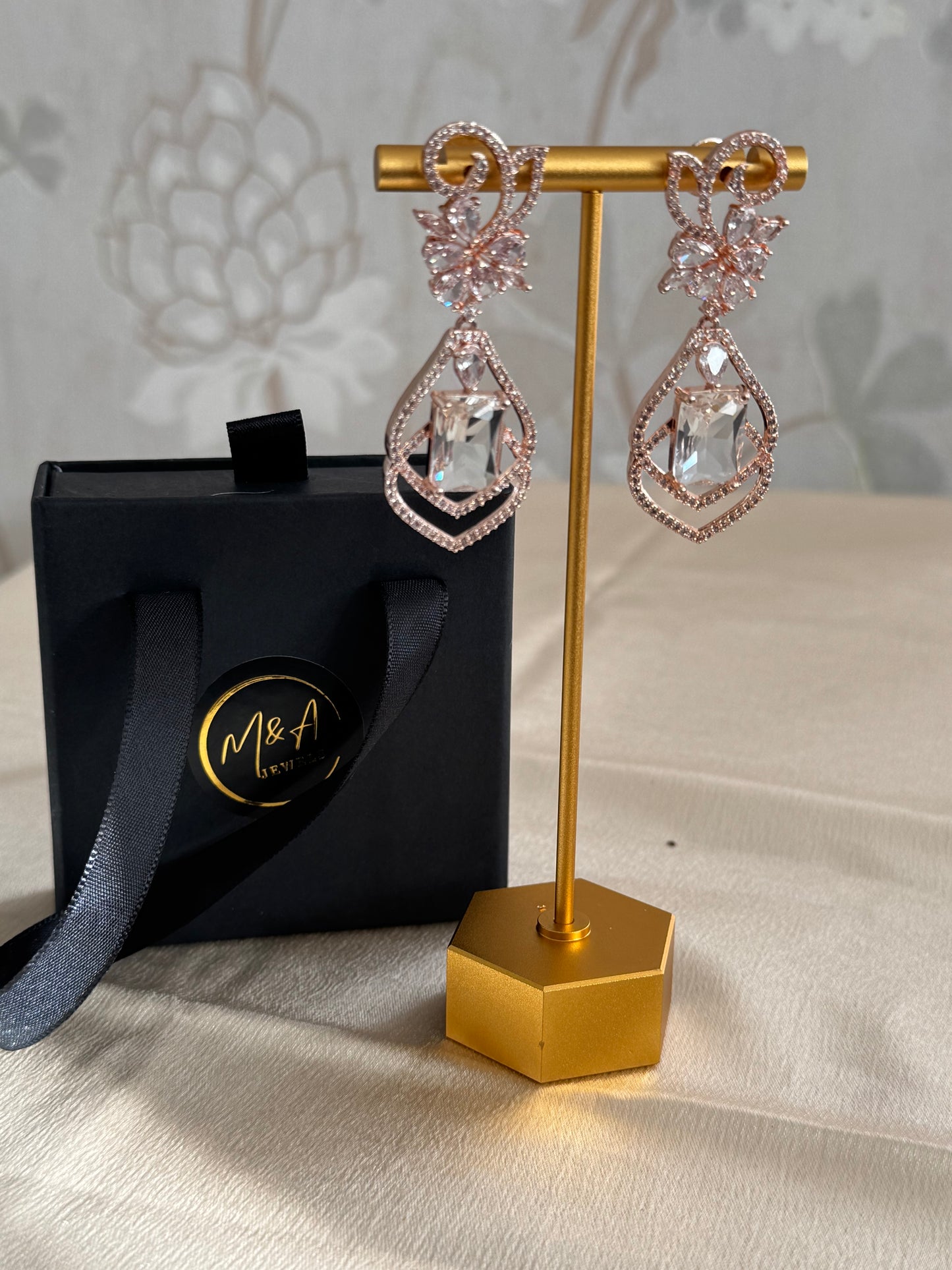 Stylish, Latest trend Rose gold polish american diamond earrings