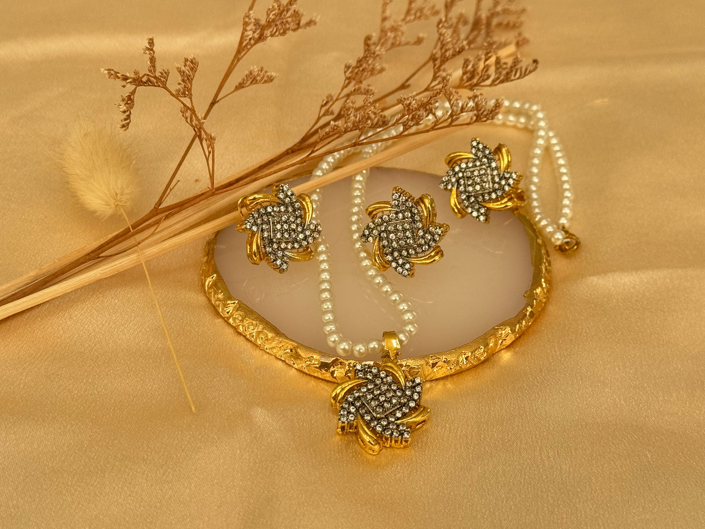 Star shaped american diamond locket set