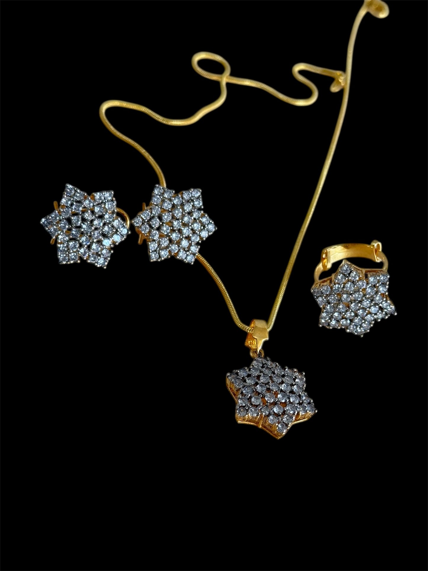 Elegant Star-Shaped 24K Gold Plated A+++ American Diamond Locket Set with Ring – Perfect Gift of Sparkling Luxury