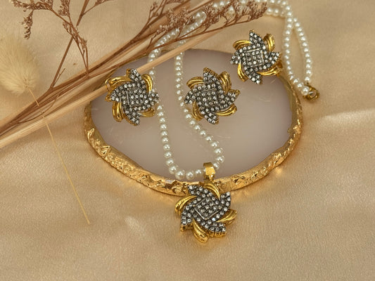 Star shaped american diamond locket set